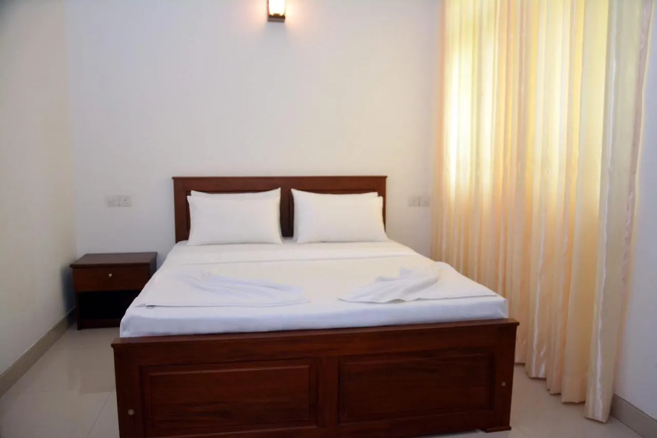 Oneli Residence نيجومبو 3*,